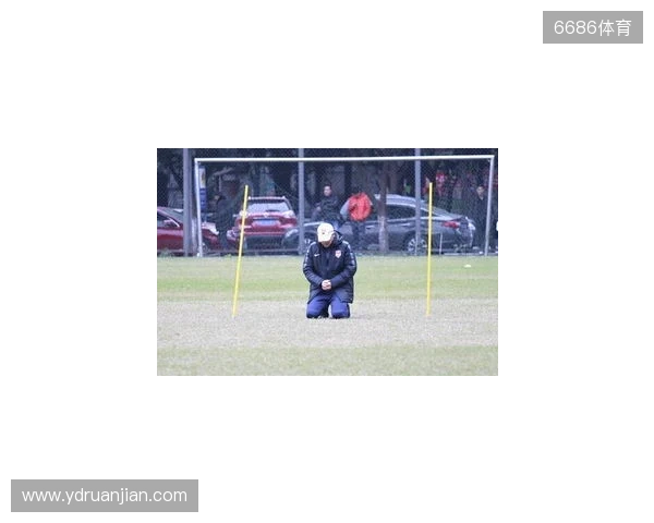 帽子上用中文写着努力、忍耐、牺牲,张外龙:是我作为教练的哲学 帽子上用中文写着努力、忍耐、牺牲,张外龙:是我作为教练的哲学